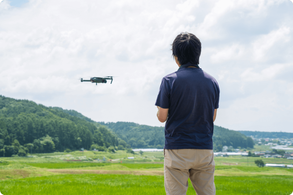 ドローンの飛行風景